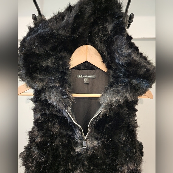 ZARA Faux Fur Vest - Picture 3 of 3
